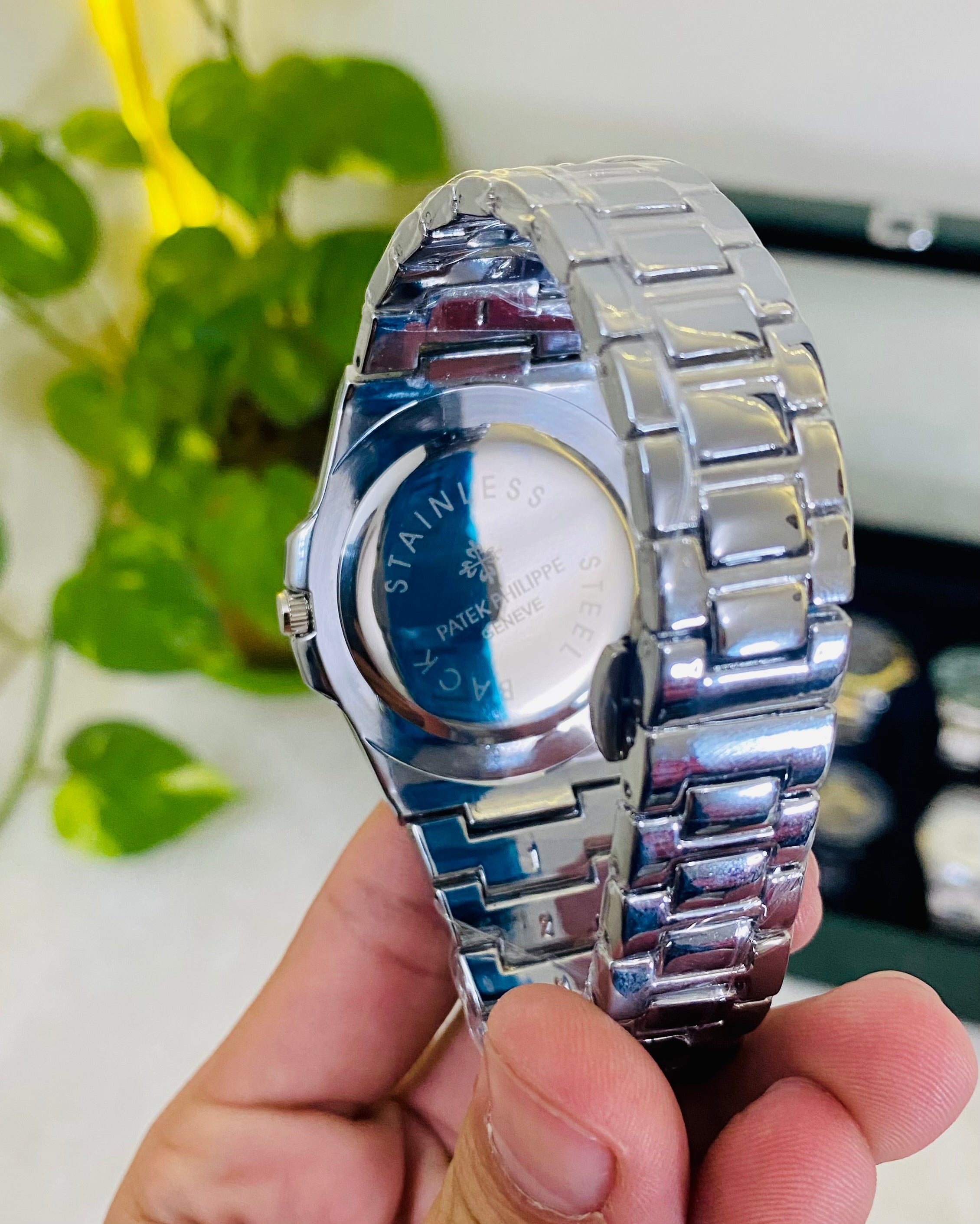 PP Date working white Chain Wrist Watch With Black Dial P-01