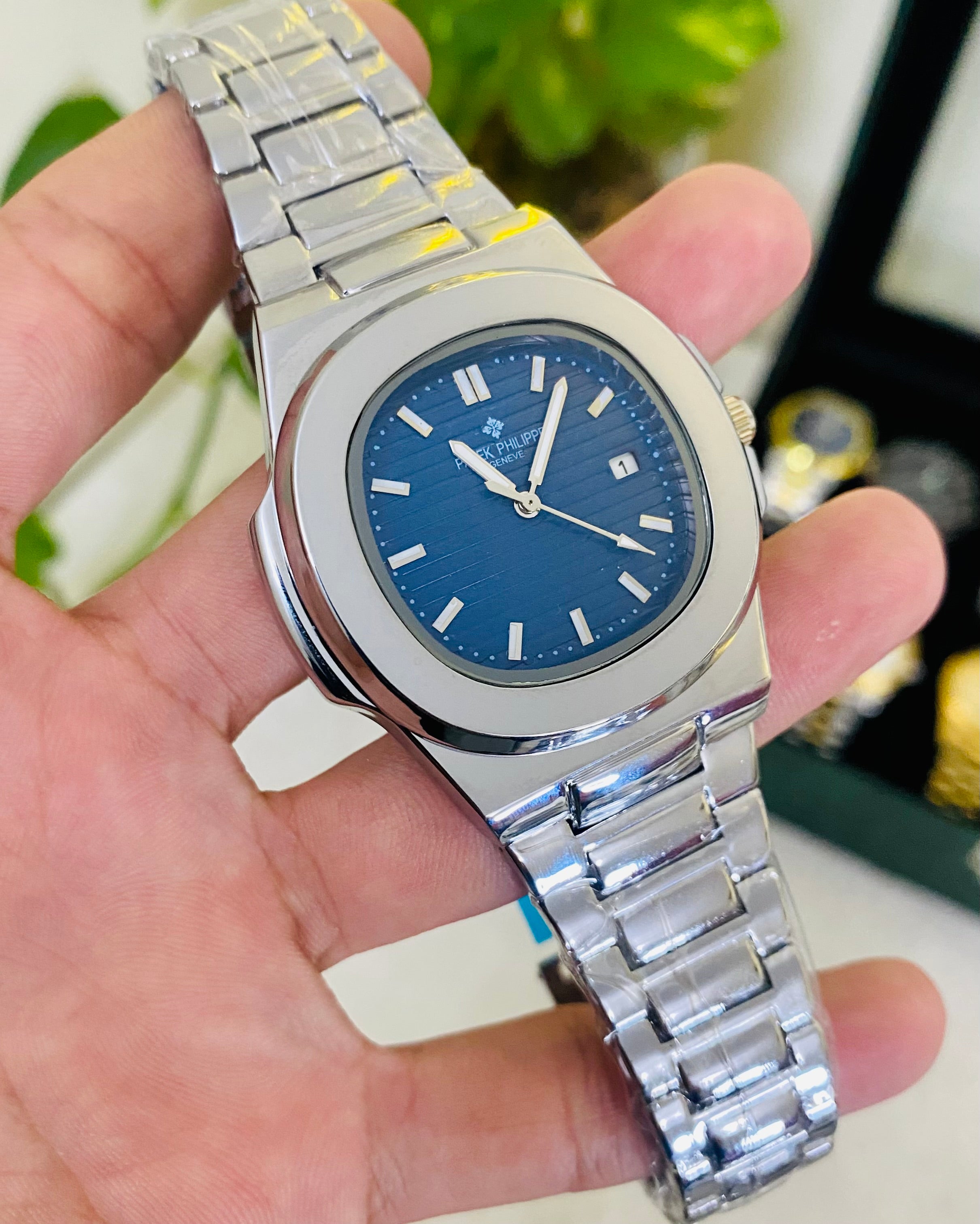 PP Date working white Chain Wrist Watch With Blue Dial