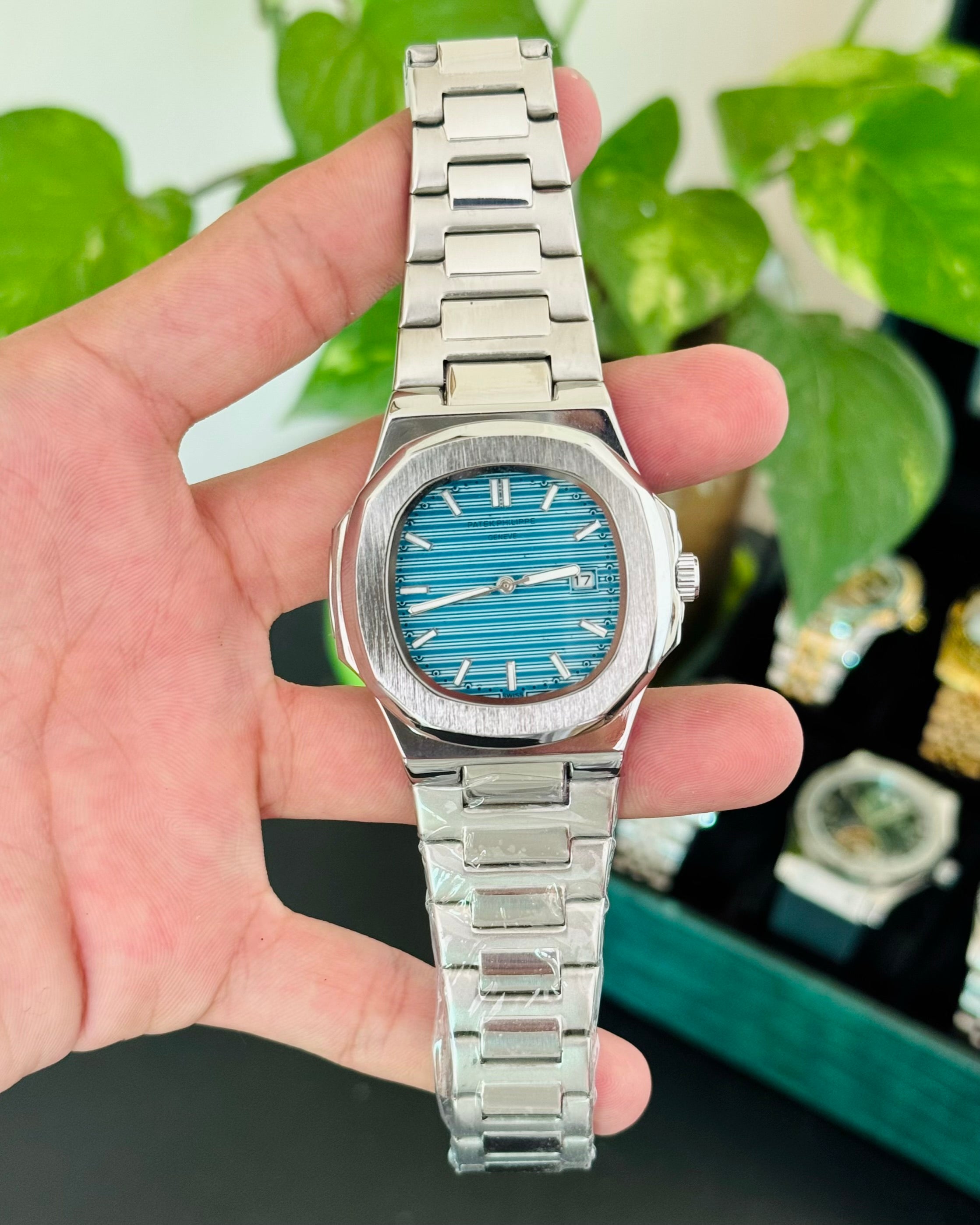 PP Date working Black Chain Wrist Watch With Green Dial